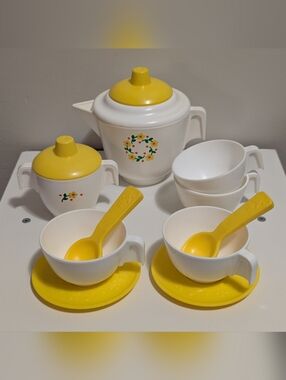 Vintage 1982 Fisher-Price Tea Set #681 White & Yellow Flowers 12 pcs